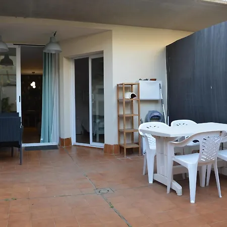 R165 Seaside Apartament *